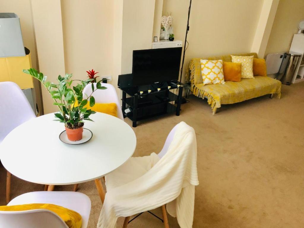 Eastbourne Beach Pier Apartment Room photo