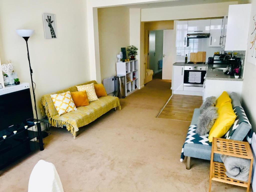 Eastbourne Beach Pier Apartment Room photo